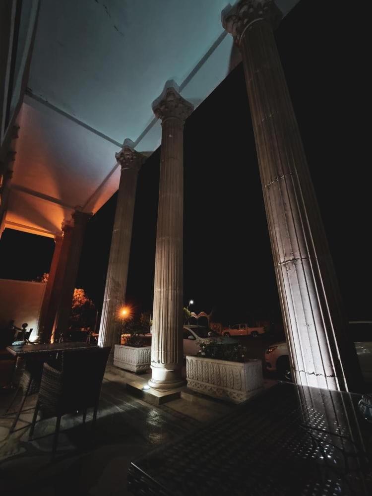 Trajan Hotel Timgad Buitenkant foto